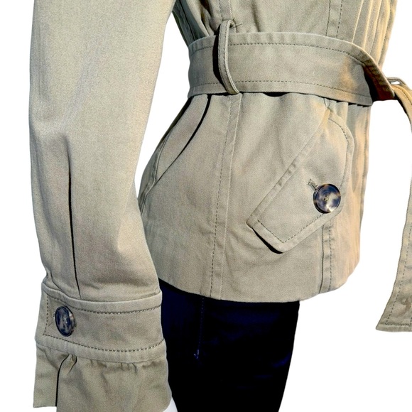 Valentino Trench Coat Sz M Long Sleeves Made in Italy Buttoned Closure Belted - Picture 8 of 11